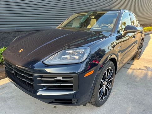 Used 2026 Porsche Cayenne S image 6