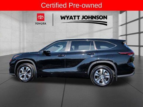 Certified 2025 Toyota Highlander XLE AWD/4WD image 2