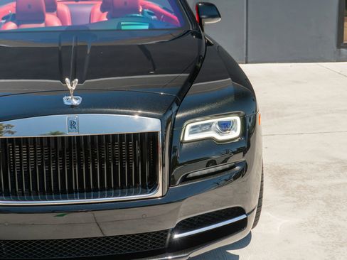 Used 2019 Rolls-Royce Dawn RWD image 31