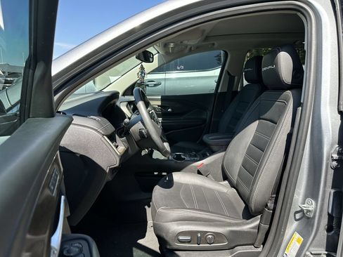 Used 2023 GMC Terrain Denali AWD/4WD image 2