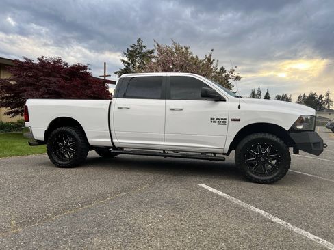 Used 2019 RAM 1500 Classic SLT w/ Protection Group AWD/4WD image 4