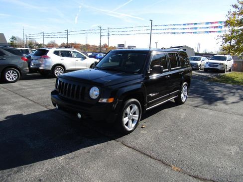 Used 2012 Jeep Patriot Latitude w/ Sun/Sound Group FWD image 3