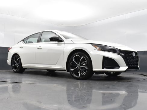 New 2025 Nissan Altima 2.5 SR image 21