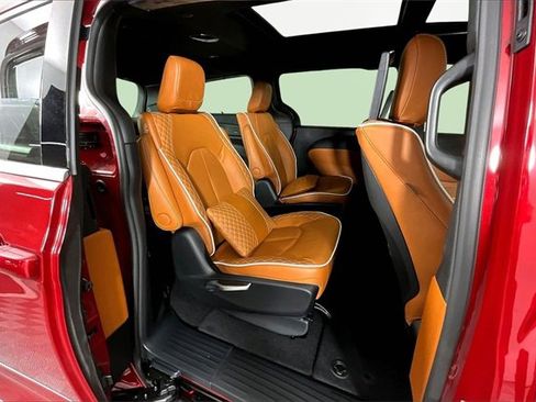 New 2026 Chrysler Pacifica Pinnacle w/ Trailer Tow Group image 11