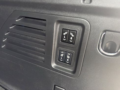 Used 2024 Chevrolet Traverse RS w/ LPO, Floor Liner Package image 38