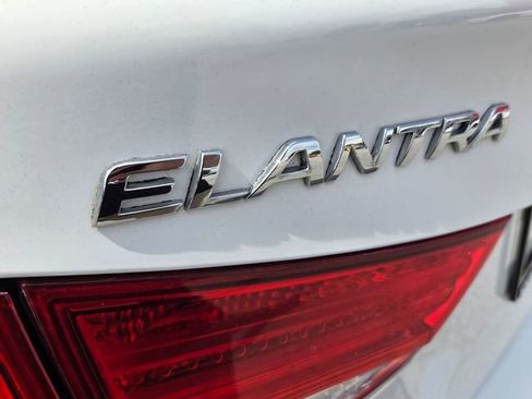 Used 2012 Hyundai Elantra GLS FWD image 13