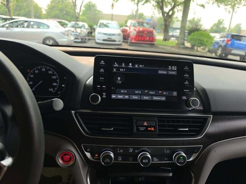 Used 2018 Honda Accord EX image 6