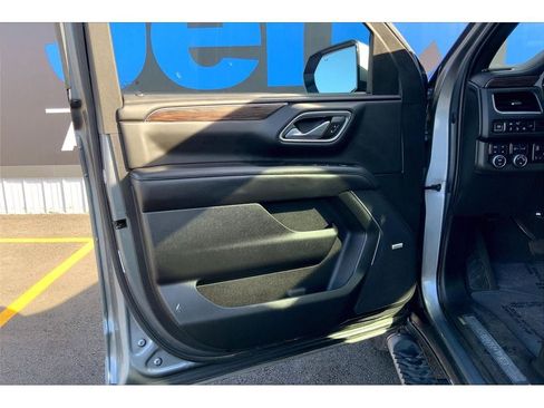 Used 2022 Chevrolet Suburban Z71 w/ Z71 Off-Road Package image 24