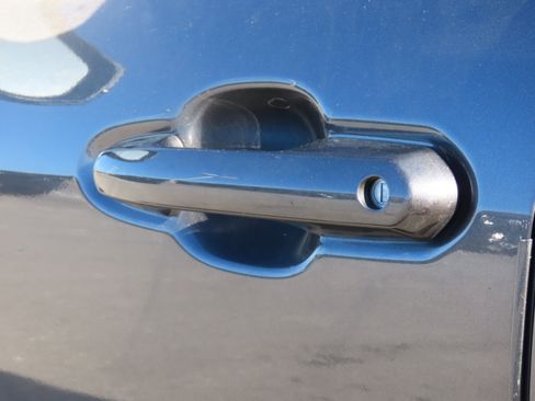 Used 2023 Toyota Highlander XLE image 21