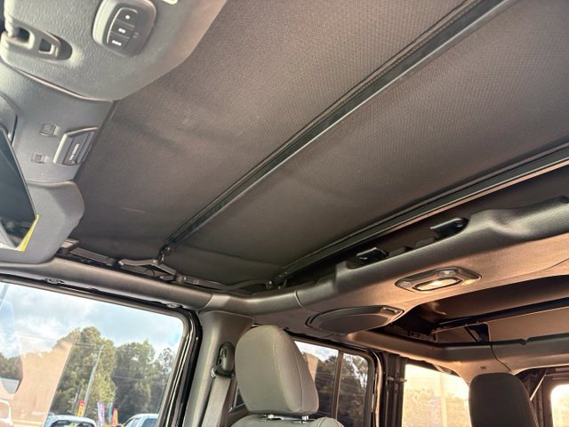Used 2018 Jeep Wrangler Unlimited Sahara AWD/4WD image 20