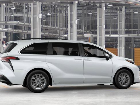 New 2026 Toyota Sienna XLE FWD image 11