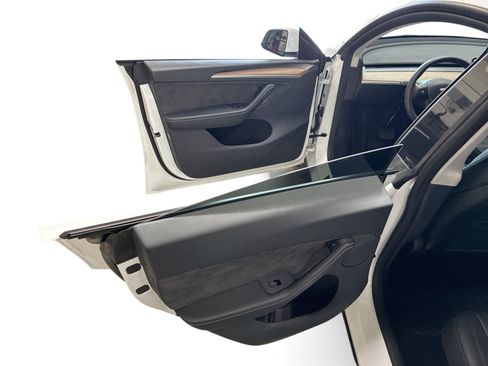 Certified 2023 Tesla Model Y AWD image 20