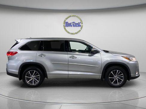 Used 2017 Toyota Highlander XLE AWD/4WD image 6