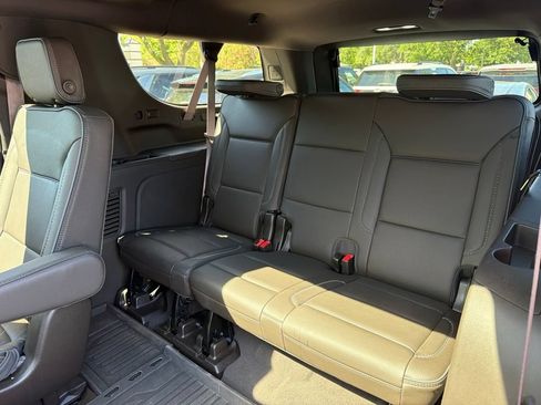 Used 2024 GMC Yukon XL Denali w/ Advanced Technology Package AWD/4WD image 20