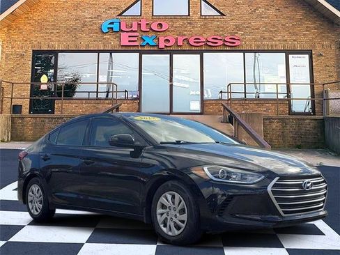 Used 2017 Hyundai Elantra SE image 1