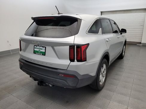 Used 2022 Kia Sorento LX FWD image 9