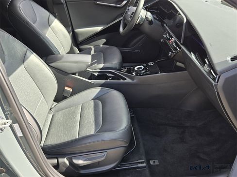 Certified 2023 Kia Niro SX Touring image 20