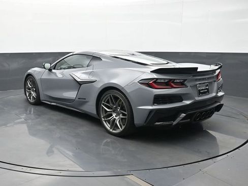 Used 2025 Chevrolet Corvette Z06 image 3