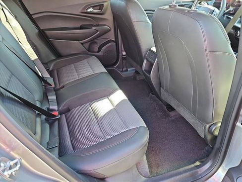 Used 2025 Chevrolet Trax LT FWD image 19