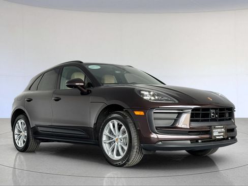 Certified 2022 Porsche Macan AWD/4WD image 10