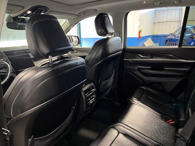 Used 2023 Jeep Grand Cherokee Limited AWD/4WD image 18