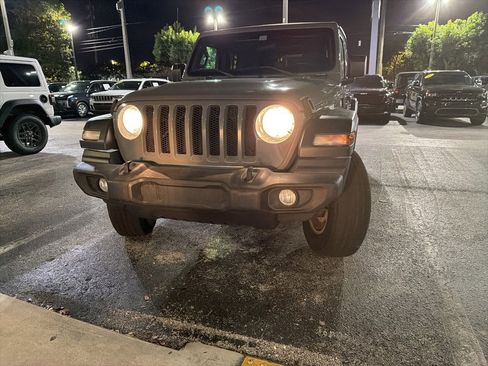 Used 2019 Jeep Wrangler Unlimited Sport S image 2