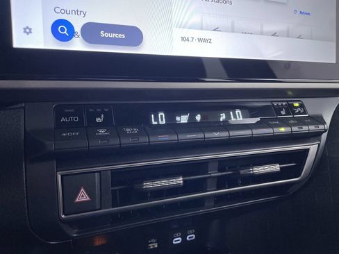 Used 2025 Toyota Camry XLE FWD image 16