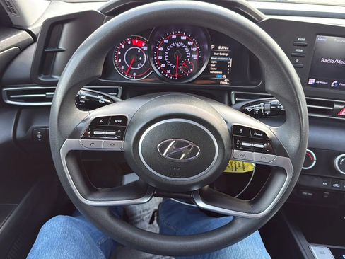 Used 2021 Hyundai Elantra SE image 10