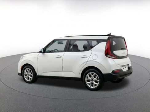 Used 2025 Kia Soul LX w/ LX Technology Package FWD image 7