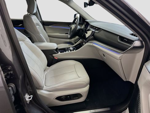 Used 2022 Jeep Grand Cherokee Overland image 34