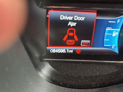 Used 2018 Ford Explorer XLT w/ Equipment Group 202A AWD/4WD image 22
