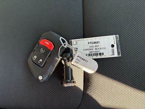 Used 2022 Jeep Wrangler Unlimited Sport image 32