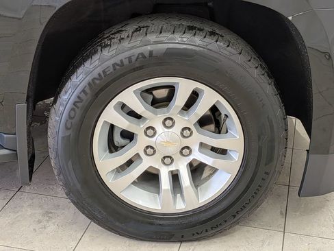 Used 2019 Chevrolet Suburban LT AWD/4WD image 12