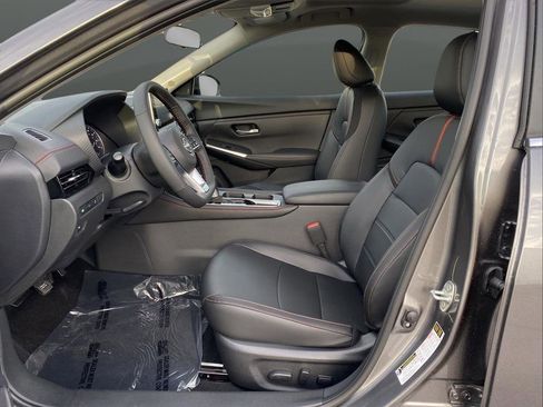 New 2025 Nissan Sentra SR w/ SR Premium Package FWD image 4