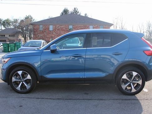 Used 2025 Volvo XC40 B5 Plus image 5