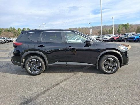 Used 2024 Nissan Rogue SV FWD image 9