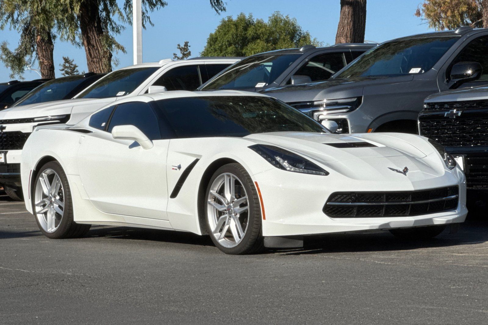 Used 2017 Chevrolet Corvette Stingray Coupe RWD image 2