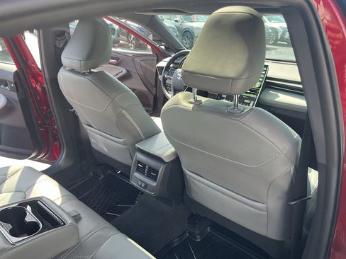 Used 2020 Toyota Avalon XLE w/ Moonroof Package FWD image 40