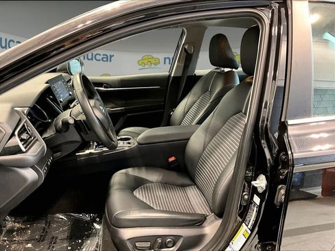 Used 2023 Toyota Camry SE w/ Cold Weather Package image 11