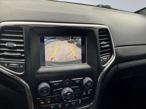 Used 2020 Jeep Grand Cherokee Laredo image 27