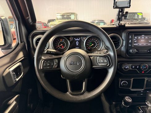 Used 2020 Jeep Wrangler Unlimited Sport AWD/4WD image 25