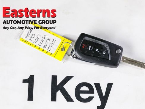 Used 2025 Toyota Corolla LE image 32