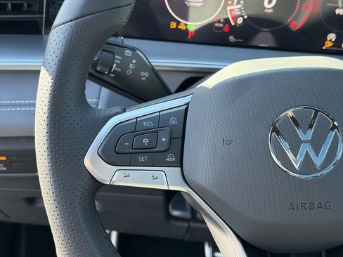 New 2026 Volkswagen Tiguan SE R-Line FWD image 27