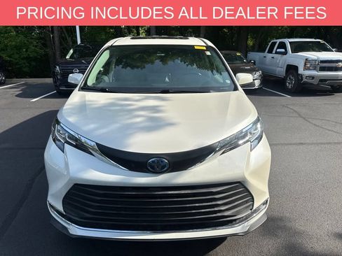 Used 2021 Toyota Sienna XLE FWD image 14