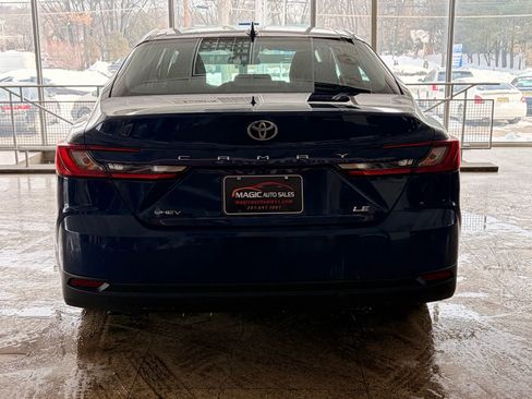 Used 2025 Toyota Camry SE image 8