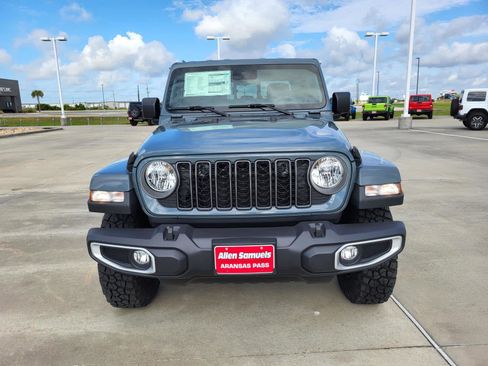New 2025 Jeep Gladiator Sport image 8