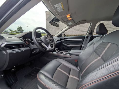Used 2025 Nissan Altima 2.5 SR FWD image 15