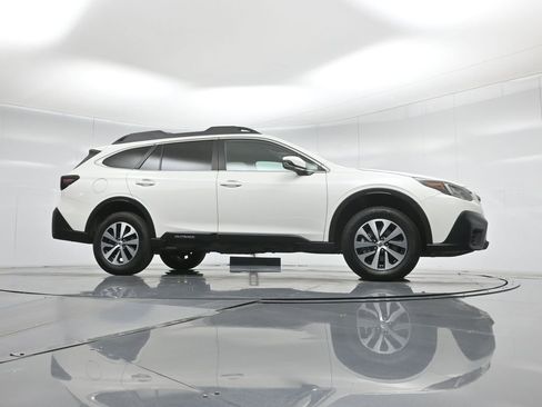 Used 2021 Subaru Outback Premium AWD/4WD image 3