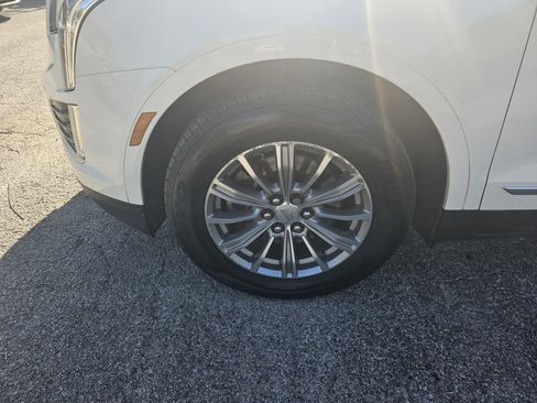 Used 2017 Cadillac XT5 Luxury w/ Driver Awareness Package image 26