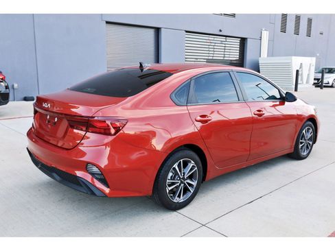 Used 2024 Kia Forte LXS w/ LXS Technology Package FWD image 8